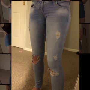 CUTE AMERICAN EAGLE RIPPED JEANS